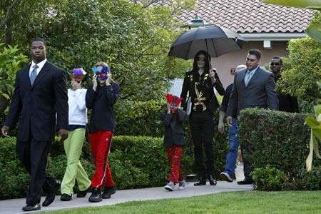 michael_jackson_and_his_childr
