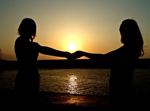 holding_sun_2